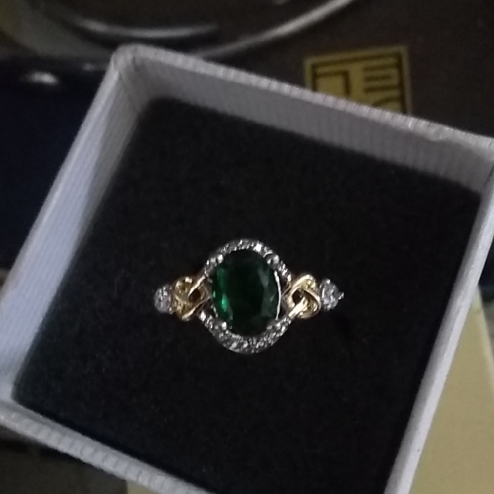 Ring - Picture 4 of 4